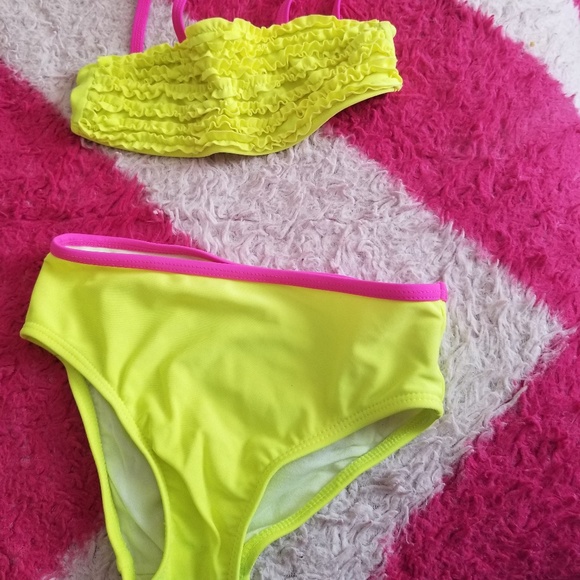 Bikini - Picture 2 of 3